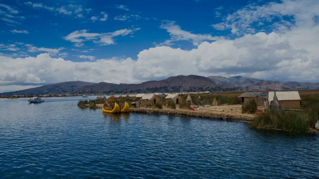 derechos-del-lago-titicaca-pueblos-originarios-peru | Ambienta - Staging Vista panorámica del Lago Titicaca, ecosistema que los pueblos originarios buscan proteger bajo la figura de derechos de la naturaleza.