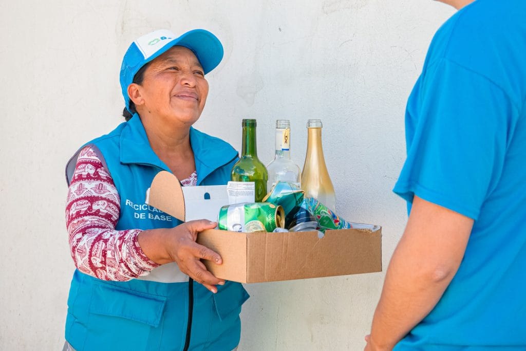 recycler-app-user_Ecuador_Reci-Veci_P1360418 | Ambienta - Staging