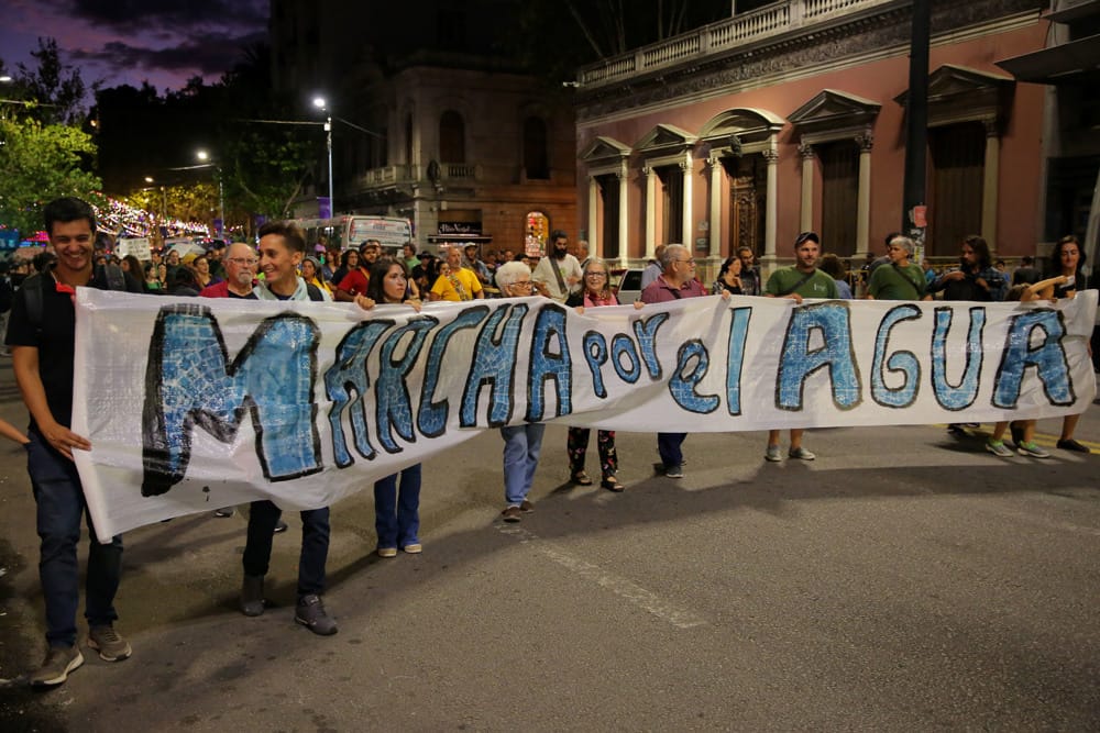 Ambientalistas uruguayos marchan en rechazo al "saqueo" del agua | Ambienta - Staging