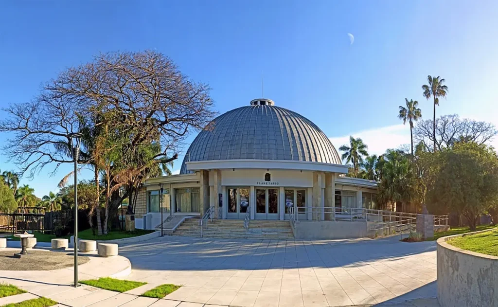 ciencia-al-toque-planetario-montevideo | Ambienta - Staging Planetario de Montevideo, sede del evento Ciencia al toque: construyendo futuro juntas.