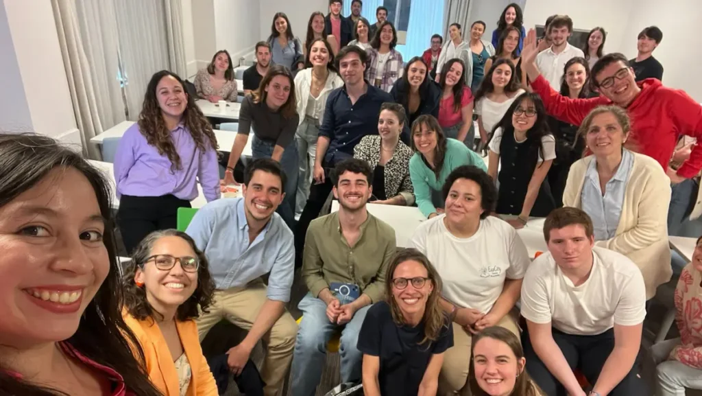 Lanzamiento del proyecto Mapa Verde con representantes de organizaciones ambientales juveniles en Uruguay.