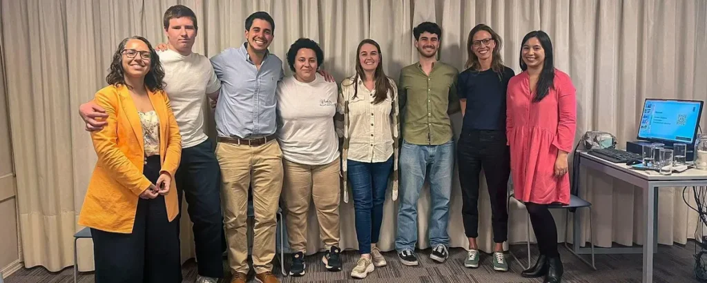 Integrantes de organizaciones juveniles y autoridades en la presentación de Mapa Verde Uruguay.