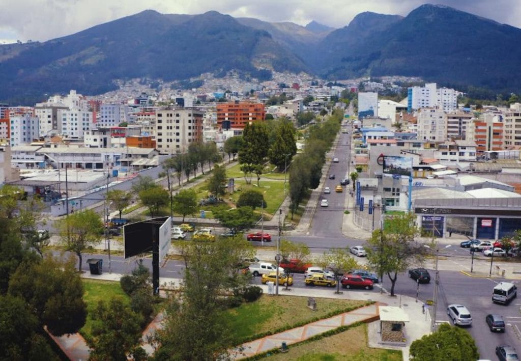 Vista del corredor biológico de 1.5 km en Quito que conecta los parques La Carolina y Rumipamba.