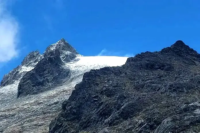 Estado actual del Glaciar Humboldt mostrando la drástica reducción de la masa de hielo.