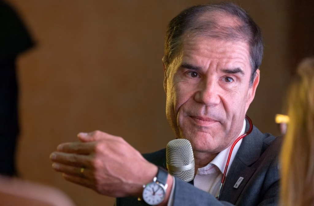 Mathis Wackernagel exponiendo en la Cumbre Climática de Municipios en Punta del Este.
