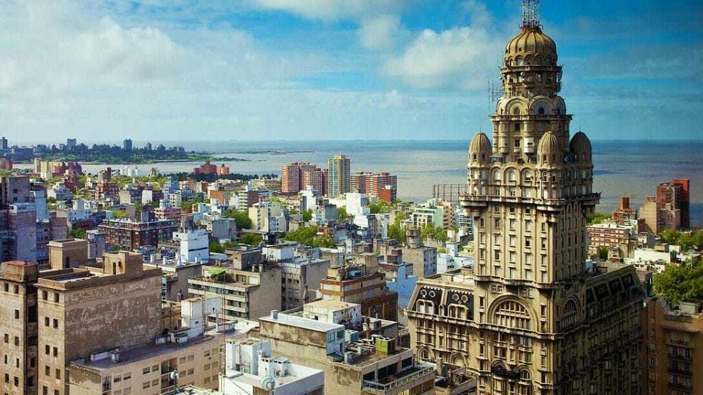 Vista-aerea-de-Montevideo-Uruguay | Ambienta