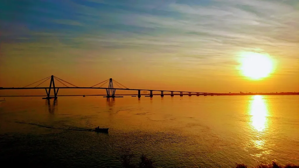 remar Contracorriente América Latina Y Unida En Defensa Del Agua Y La Vida Vista aérea del Río Paraná, clave en la movilización regional de la campaña Remar Contracorriente.