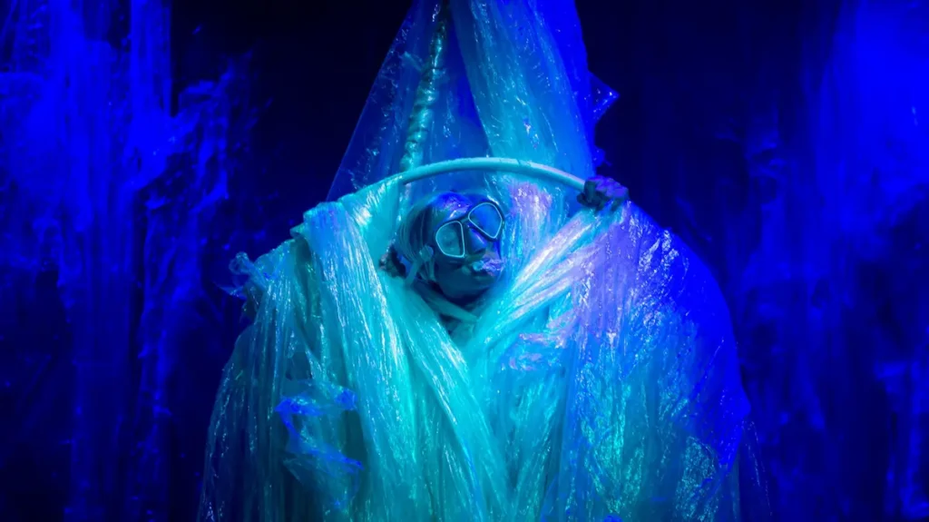 Stella Peña, artista y científica, en la presentación de Plastikus en Montevideo.