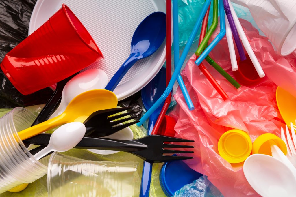 Disposable water bottle, straws and carrier bag, single use plastic item | Ambienta
