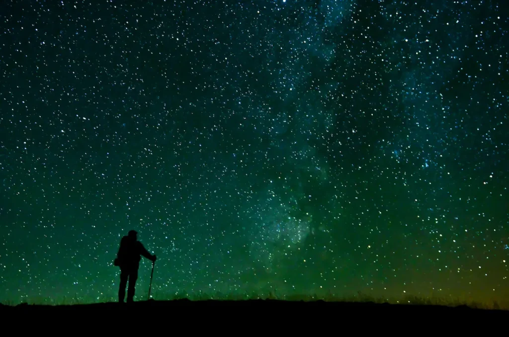 cielo nocturno con estrellas visibles sin contaminación lumínica