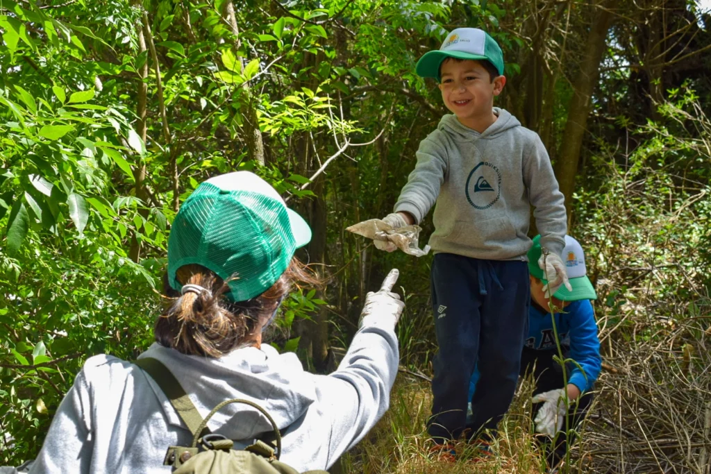 fundacion panda 3 | Ambienta Voluntarios de Fundación Panda con niños participando activamente.