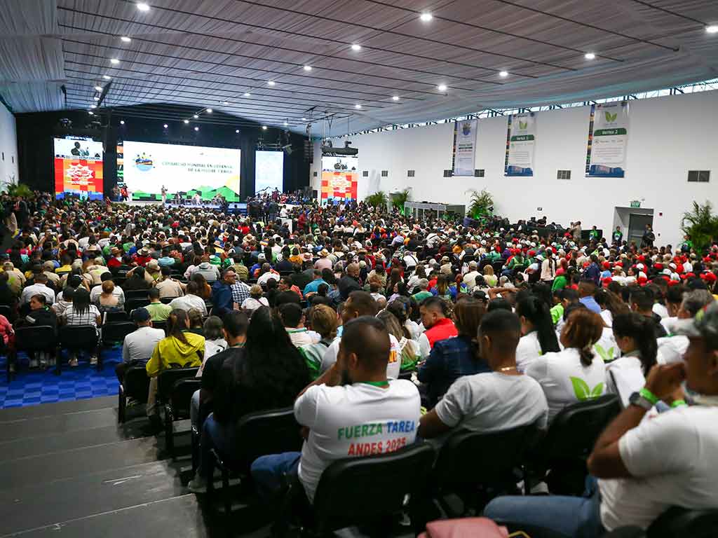 Delegados Nación Charrúa Congreso Madre Tierra.