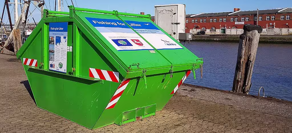 Punta Del Este Lo Que Los Lobos Marinos Nos Están Diciendo Contenedor del programa Fishing for Litter en el puerto de Cuxhaven, Alemania